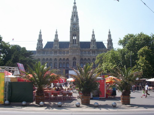 nadherna Rathaus Wien, august 2005