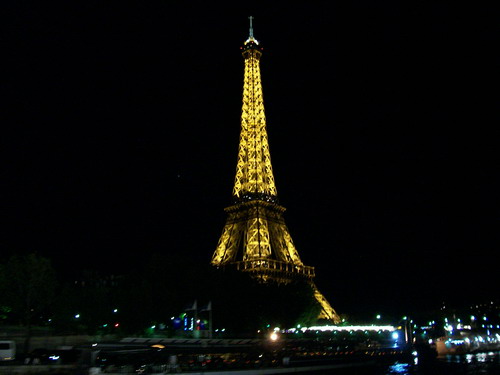 La Tour Eiffel o 23.30 hod